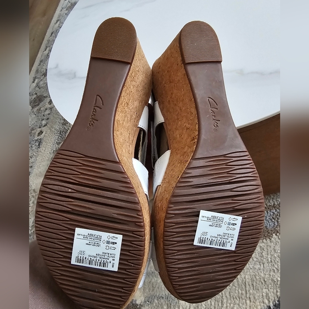 NEW Clarks White Leather Adjustable Strap Cork Wedge Sandals Size 9M - Picture 3 of 8